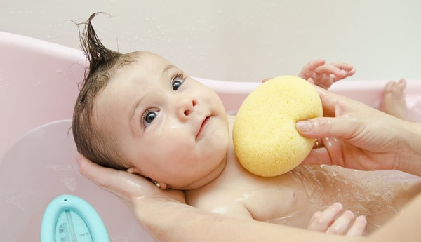 Nécessaire bébé rose pour le bain