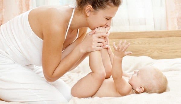 Bebe Met Tout A La Bouche Bebe 3 Mois Met Tout En Bouche Guigoz