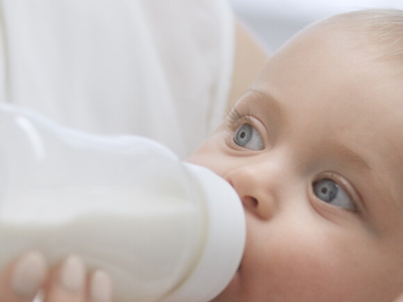 Quel lait de suite ou lait de croissance choisir pour votre bébé ?