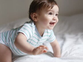 Bébé a les joues rouges ? Ce sont les premières dents de bébé