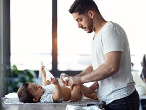  Bébé constipé : Que faire pour le soulager ? | 