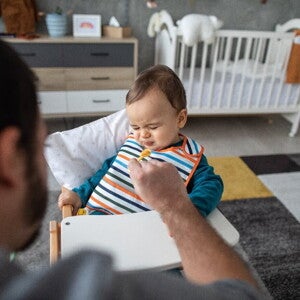 Bébé refuse manger Bébé refuse manger