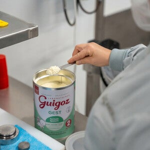 Controle sur une boite de lait de suite Guigoz Gest