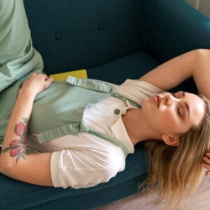 femme enceinte allongé 