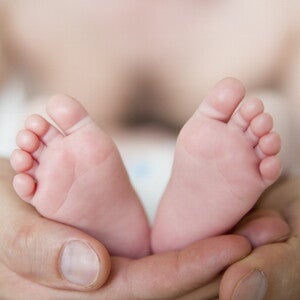 Comment masser bébé ? Les pieds Comment masser bébé ? Les pieds