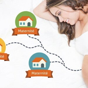 Femme enceinte allongée avec des icones de maternités sur son ventre