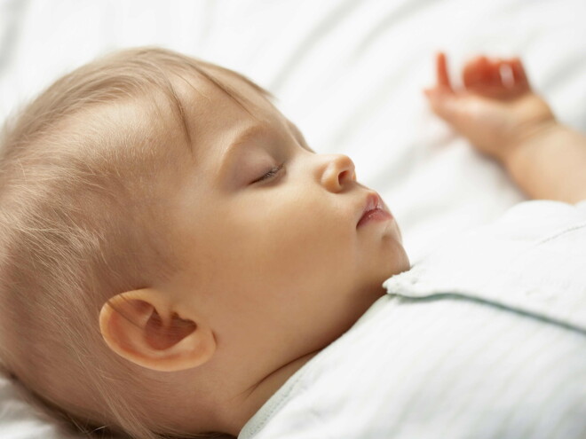 1613210_42-21015342_crfree_corbis.jpg Bébé qui dort