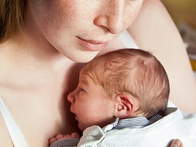 Les émotions des jeunes mamans à surveiller et comment y faire face