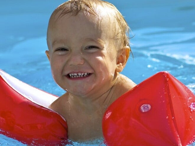 10 idées d’activités en plein air et de jeux d’eau pour toute la famille pour les bébés de 0 à 6 mois