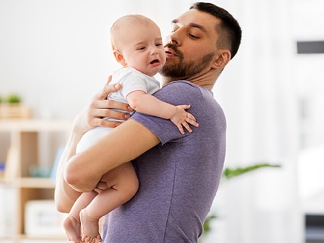Votre bébé vomit : que faire ? Votre bébé vomit : que faire ?