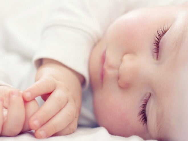 bebe qui dort