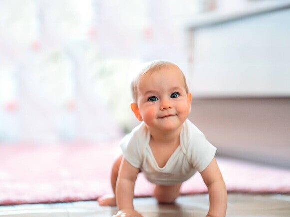 Un lait infantile qui répond aux besoins nutritionnels des bébés