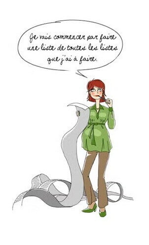 Future maman préparant une to do list pour être une maman épanouie