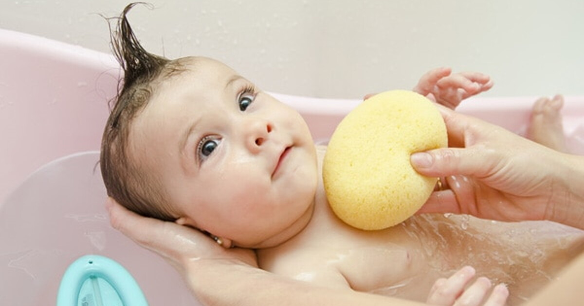 Nos conseils pour les premiers bains de bébé