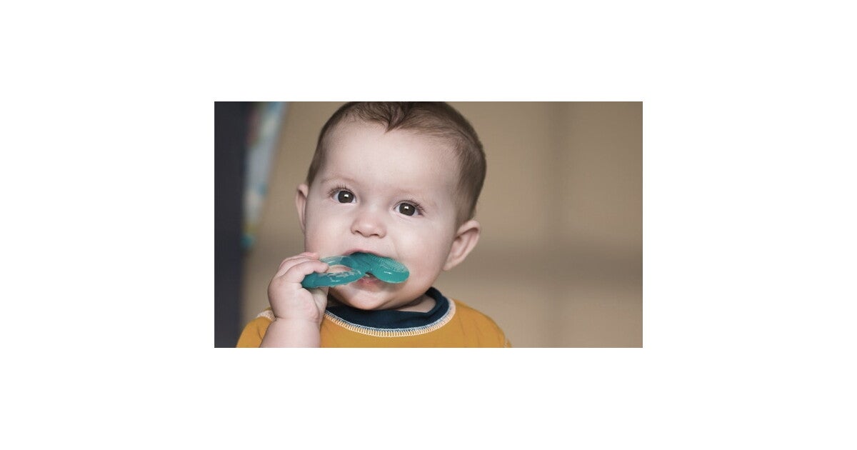 Pourquoi bébé metil tout à la bouche ? Guigoz