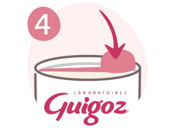 Illustration étape 4 ajout d'un aliment dans un biberon Guigoz